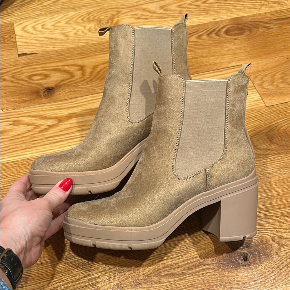 Women's suede Tan Chelsea Boots